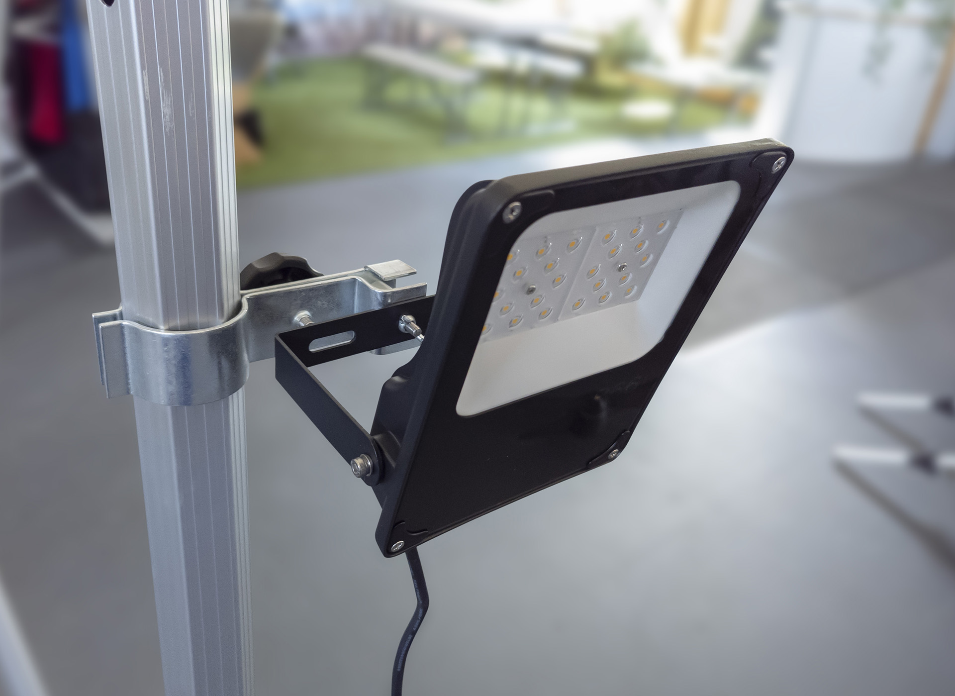 MVL Mobile LED-Lampe 8 W  Belechtung für Faltzelte