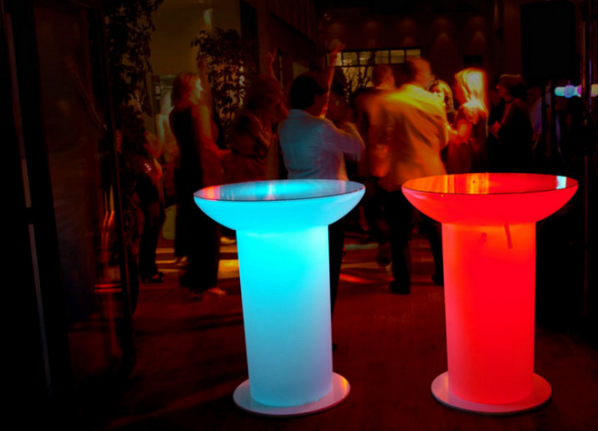 Beleuchtete Loungetische - Eventausstattung